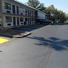 Asphalt-Sealcoating-Parking-Lot-Striping-in-Destin-FL 0